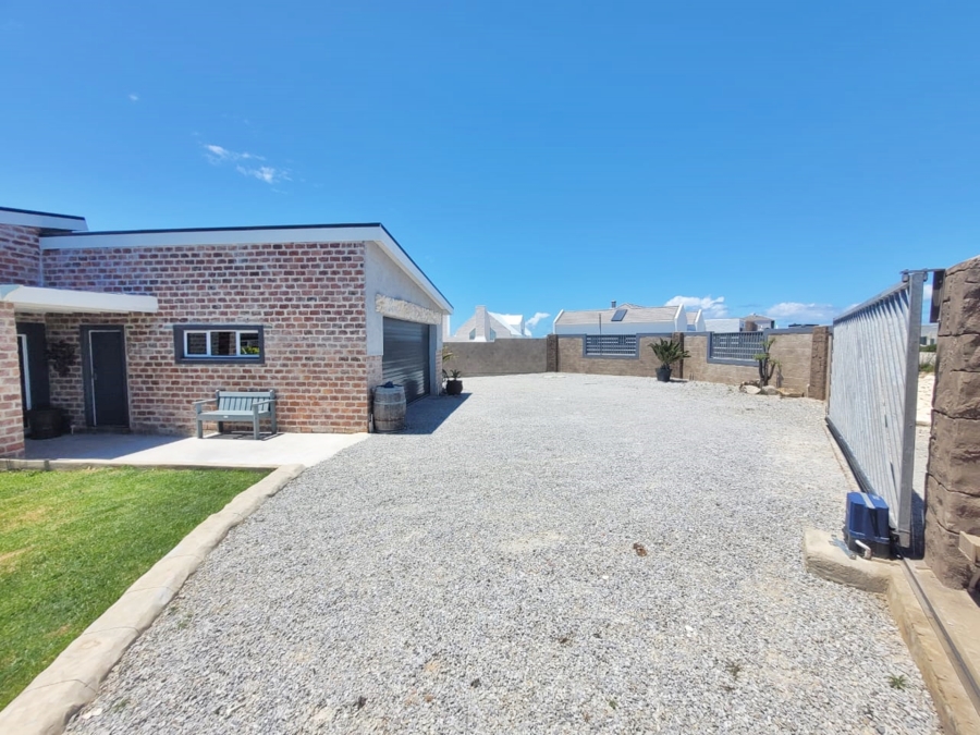 5 Bedroom Property for Sale in Struisbaai Western Cape